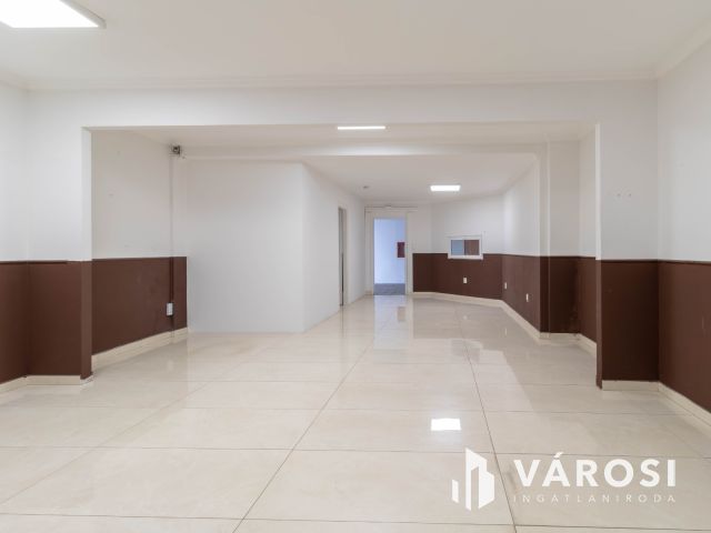 800 m2-es raktár irodablokkal M0 lehajtótól 3 km-re