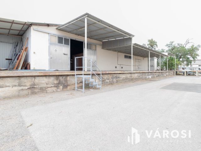 800 m2-es raktár irodablokkal M0 lehajtótól 3 km-re